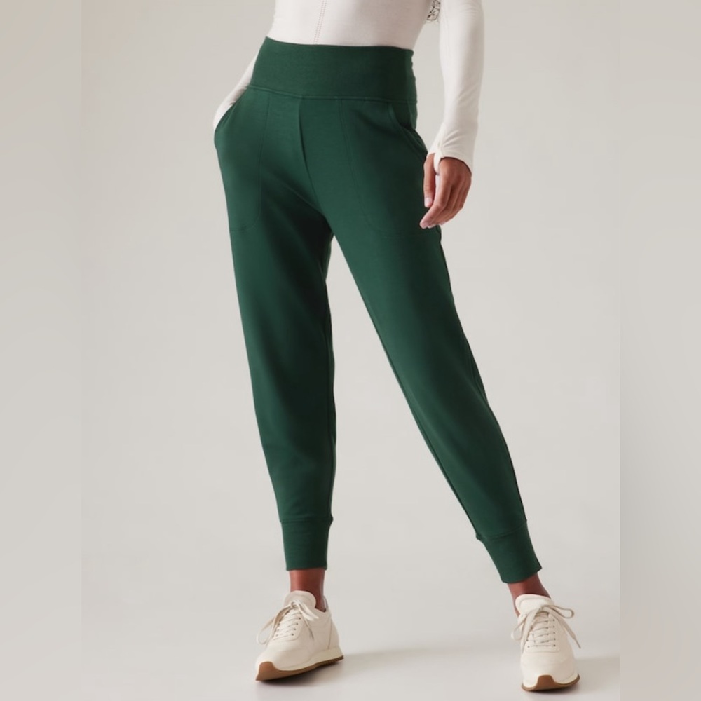 Athleta Coaster Luxe Jogger in Seaweed Snack| Size: L
